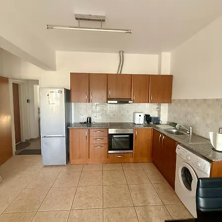 One Bedroom At Diana Gardens Διαμέρισμα *